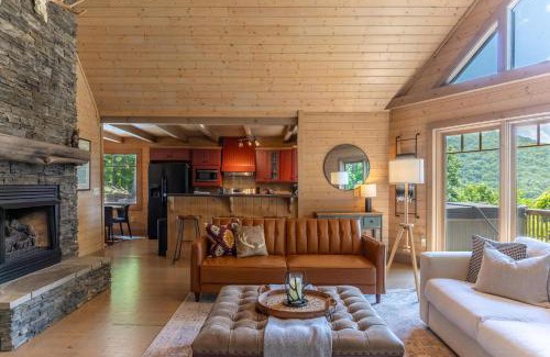 West Jefferson House | Queen Ridge Cabin