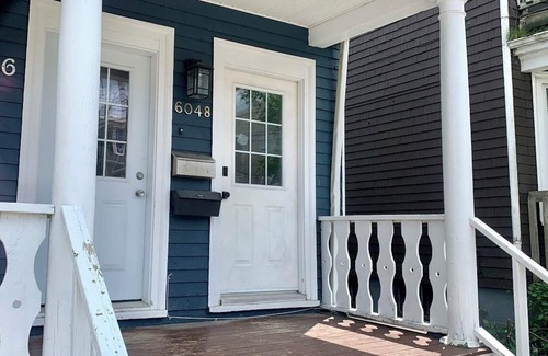 North End House | Queen Room at Blue House
