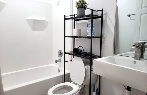 Tallahassee House | Queen room: in a duplex near FSU, shared bath-3