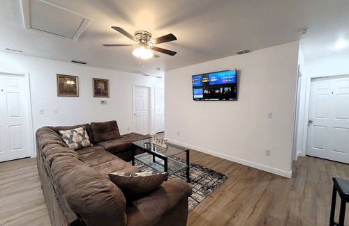 Tallahassee House | Queen room: in a duplex near FSU, shared bath-5
