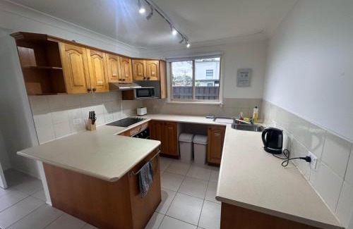 South Wentworthville House | Queen Room in Two Story House with Swimming Pool - SW3