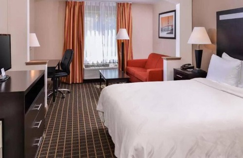 South San Francisco House | Queen Room at Hotel Nova SFO By FairBridge