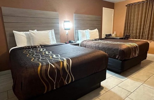 Victorville Hotel | Queen Room With Two Queen Beds- Non Smoking