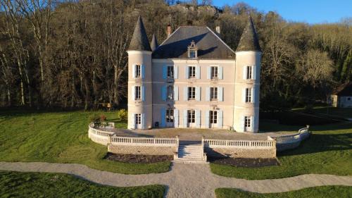 Martel Bed & Breakfast | Queen's Escape