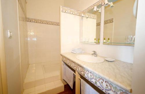 Martel Bed & Breakfast | Queen's Escape