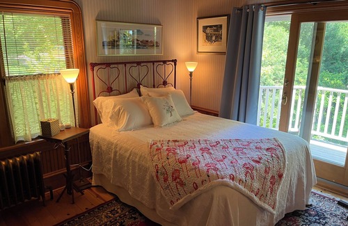 Bayfield Bed & Breakfast | Queen's View B&B- Bill's Suite, Lake Views, balcony, Sauna, Pool, Bayfield, WI