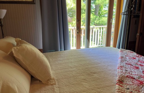 Bayfield Bed & Breakfast | Queen's View B&B- Bill's Suite, Lake Views, balcony, Sauna, Pool, Bayfield, WI