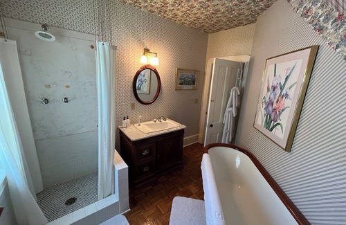 Bayfield Bed & Breakfast | Queen's View B&B- Mona's Suite, Lake Views, Sauna, Pool, Garden, Bayfield, WI
