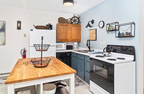 La Pointe Apartment | Queen Suite at Ferry Landing Suites in Downtown La Pointe!