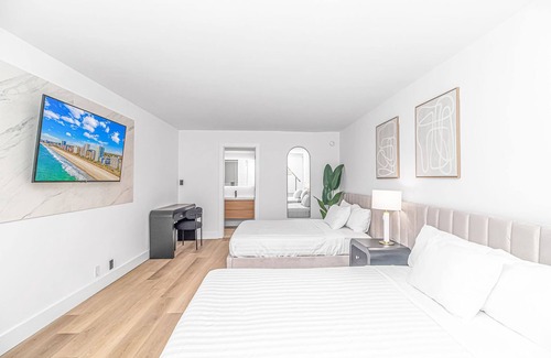 Downtown Myrtle Beach Hotel | Queen Suite/Fifth and Ocean