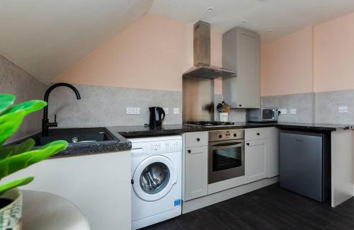 Ramsgate Apartment | Queenie - Charming one bedroom apartment in quiet location