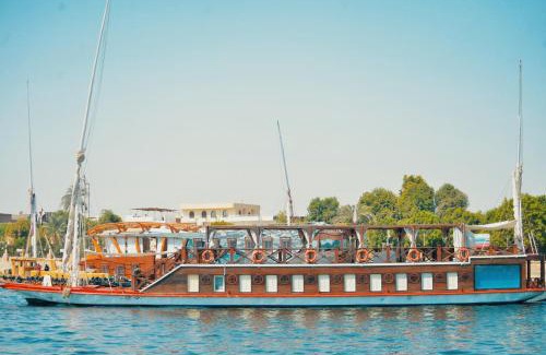 Luxor Boat Rental | Queens By TIME