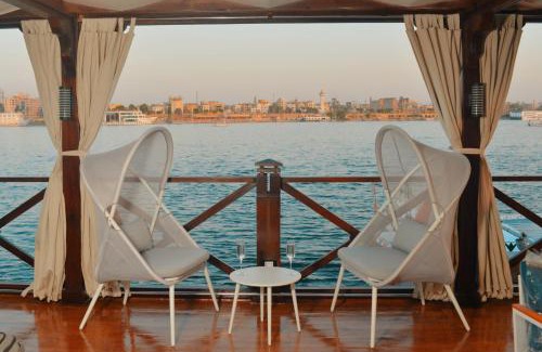 Luxor Boat Rental | Queens By TIME