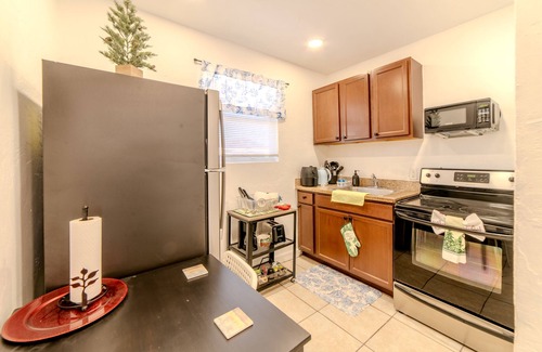 Overtown Condo | Queens Cozy Condo near Downtown/Airport with WiFi, AC in charming Miami