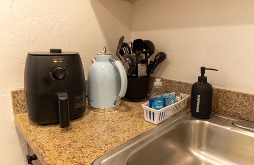 Overtown Condo | Queens Cozy Condo near Downtown/Airport with WiFi, AC in charming Miami