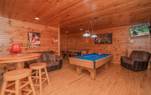 Hemlock Hills Villa | Queens Log Cabin