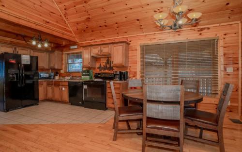 Hemlock Hills Villa | Queens Log Cabin