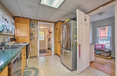 Queensbury Cabin | Queensbury Lake House w/Private Dock Access!