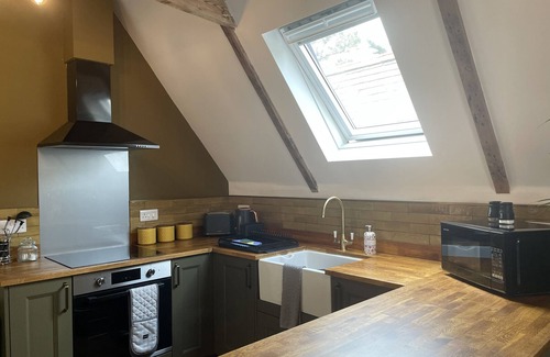 Par Cottage | QUEENSBURY LOFT, romantic, with a garden in Par