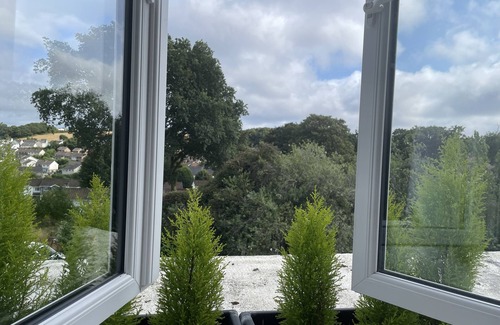 Par Cottage | QUEENSBURY LOFT, romantic, with a garden in Par