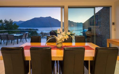 Queenstown City Centre House | Queenscliff Villa - outstanding views and close to town