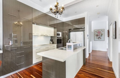 Coorparoo House | Queenslander w/large and comfy Patio/family Home