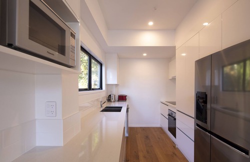 Frankton Villa | Queenstown Mountain & Lake Views Villa