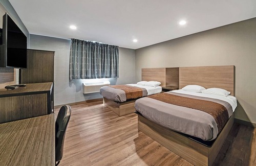 Foxboro House | Quick Escape! 3 Convenient Units with FREE Parking, Close to Xtreme Craze!