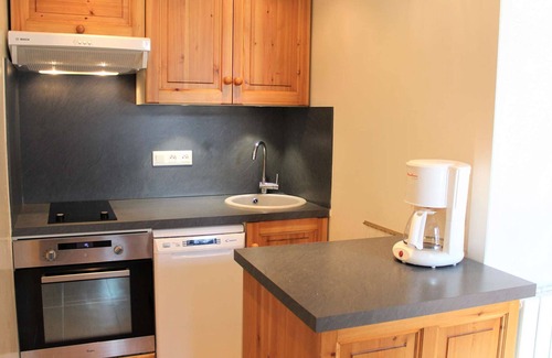 Les Claux Apartment | Quiet 2-room apartment, mezzanine, sleeps 6, near slopes and shops