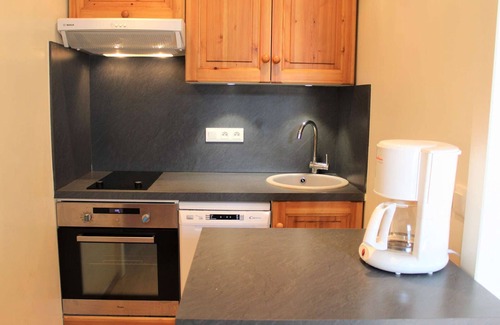 Les Claux Apartment | Quiet 2-room apartment, mezzanine, sleeps 6, near slopes and shops