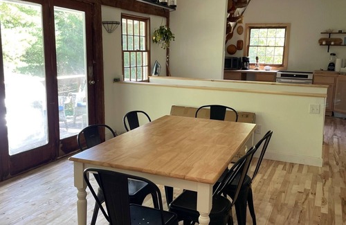 West Stockbridge House | Quiet 2BR/1BA Forest-View Barn Apartment – Newly Renovated, Peaceful Escape