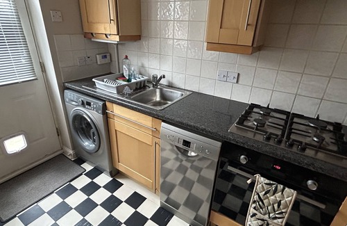 Bingham House | Quiet 3 bed semi detached house with parking