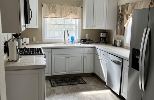 Acme House | Quiet 3 bedroom, walking distance to Grand Traverse Bay