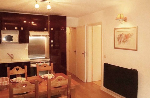 Les Orres Apartment | Quiet 3-room apartment, near center and slopes, forest view