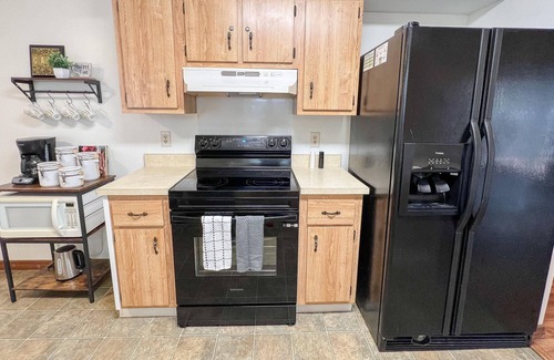 Ocala House | Quiet 3BR Home with Spacious Living Area and Peaceful Patio with TT Firepit