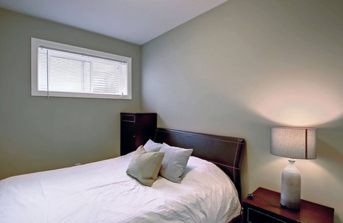 West Edmonton House | Quiet 3BR Suite In Upscale Area By River Ravine Near WEM, Quick Access Henday!