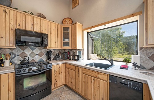 Little Valley Cabin | Quiet 4 Acres, Gym,Theater, Grill, & WILDLIFE! Sleeps 6 IN LUXURY!nLic NCD0335