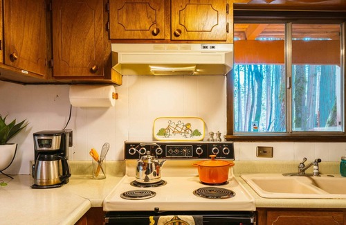 Sonora Cabin | Quiet A frame cabin in the Twain Harte woods