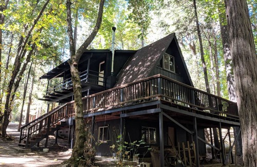 Sonora Cabin | Quiet A frame cabin in the Twain Harte woods