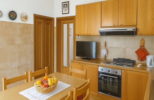 Montelaguardia House | Quiet,amid olive trees,BBQ,garden,free parking,10 min drive to centre & motorway
