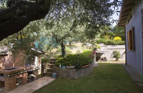 Montelaguardia House | Quiet,amid olive trees,BBQ,garden,free parking,10 min drive to centre & motorway