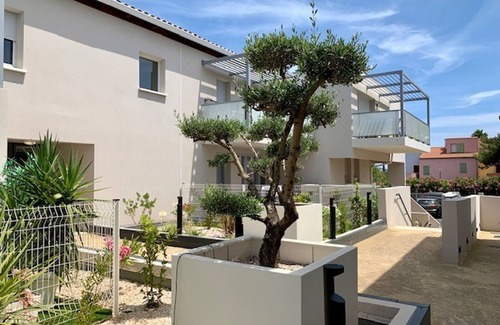 Meze Apartment | Quiet and Comfortable 3-Star Apartment Steps from the Beach in Mèze
