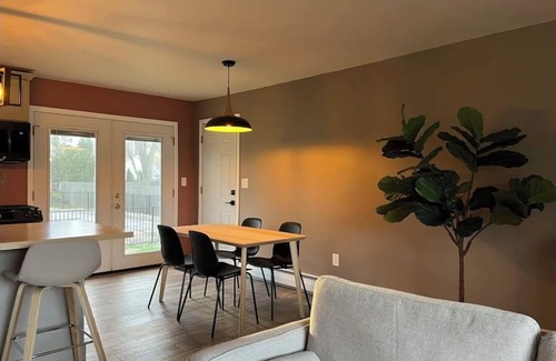 North Tonawanda House | Quiet and cozy house. Close to Niagara Falls, Canada, Buffalo and Bills Stadium.