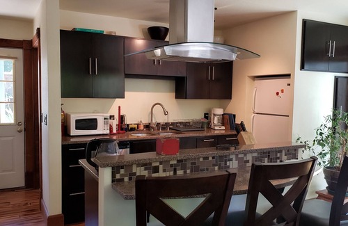 Siskiyou-Hargadine Historic District House | Quiet and peaceful cottage close to downtown