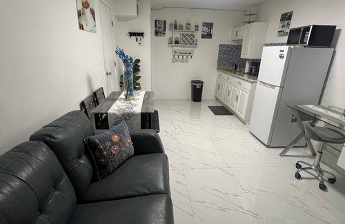West Park Apartment | Quiet and private apartment in Hollywood!