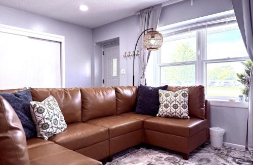 Little Canada Apartment | Quiet and Relaxing 2 Bedroom in Little Canada