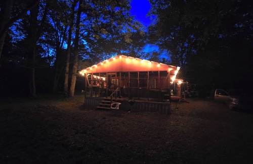 Tignall Cabin | Quiet and secluded rustic/vintage cabin near Clarks Hill Lake and Lake Russell