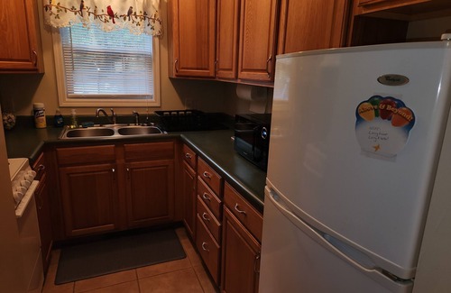 Fairview Park Apartment | Quiet and sophisticated apartment with AC in Clinton