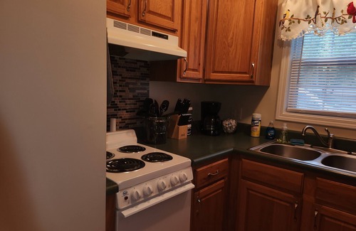 Fairview Park Apartment | Quiet and sophisticated apartment with AC in Clinton