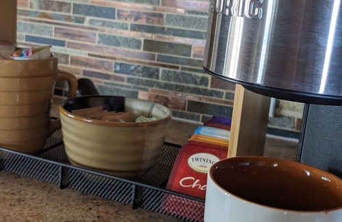 Elgin House | Quiet and Unique 2BR on Winery Row - The Elgin Project